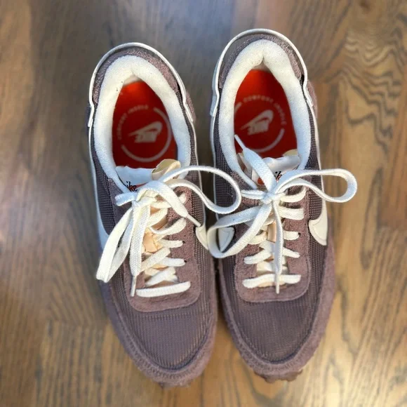 Mauve and Cream Nike Waffle Debut - Picture 2 of 5